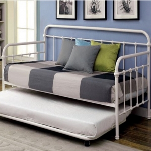 Daybed-Metal 001 - Contemporary Style<Br><br>Spindle Guard Rails<br><Br>Full Metal Construction<Br><br>Powder Coated Platform Daybed<br><br><b>Optional Trundle</b><br><br>